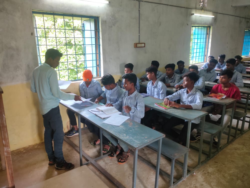 NMalkangiri's tweet photo. Organisation of IVEP by NYV Sankar Majhi at Degree College, Mathili.
#IVEP
@Nyksindia @YASMinistry @PIB_India @ianuragthakur @NisithPramanik @NyksRd @NMalkangiri https://t.co/3tLmRMA3TT