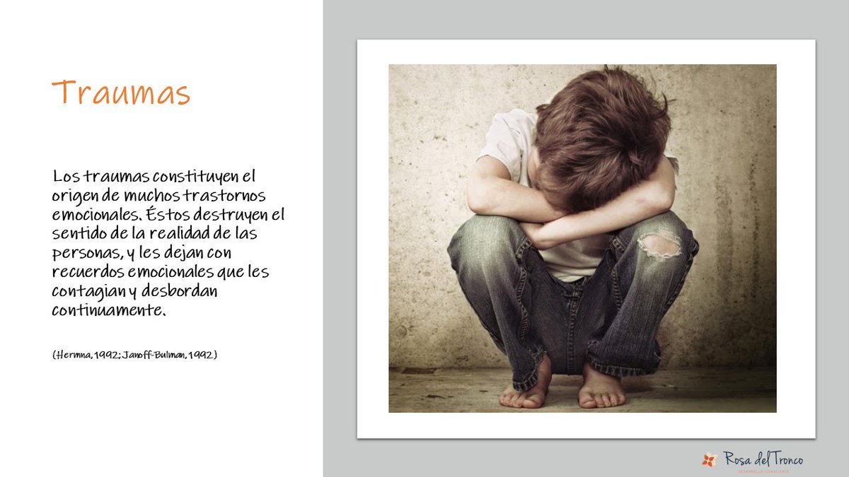 Los traumas son el origen de muchos trastornos emocionales y destruyen el sentido de la realidad de las personas. El #trauma que produce una activación emocional extremadamente alta deja en las personas momentos muy aterrorizantes impresos en la memoria. 
#psicología  #dictea