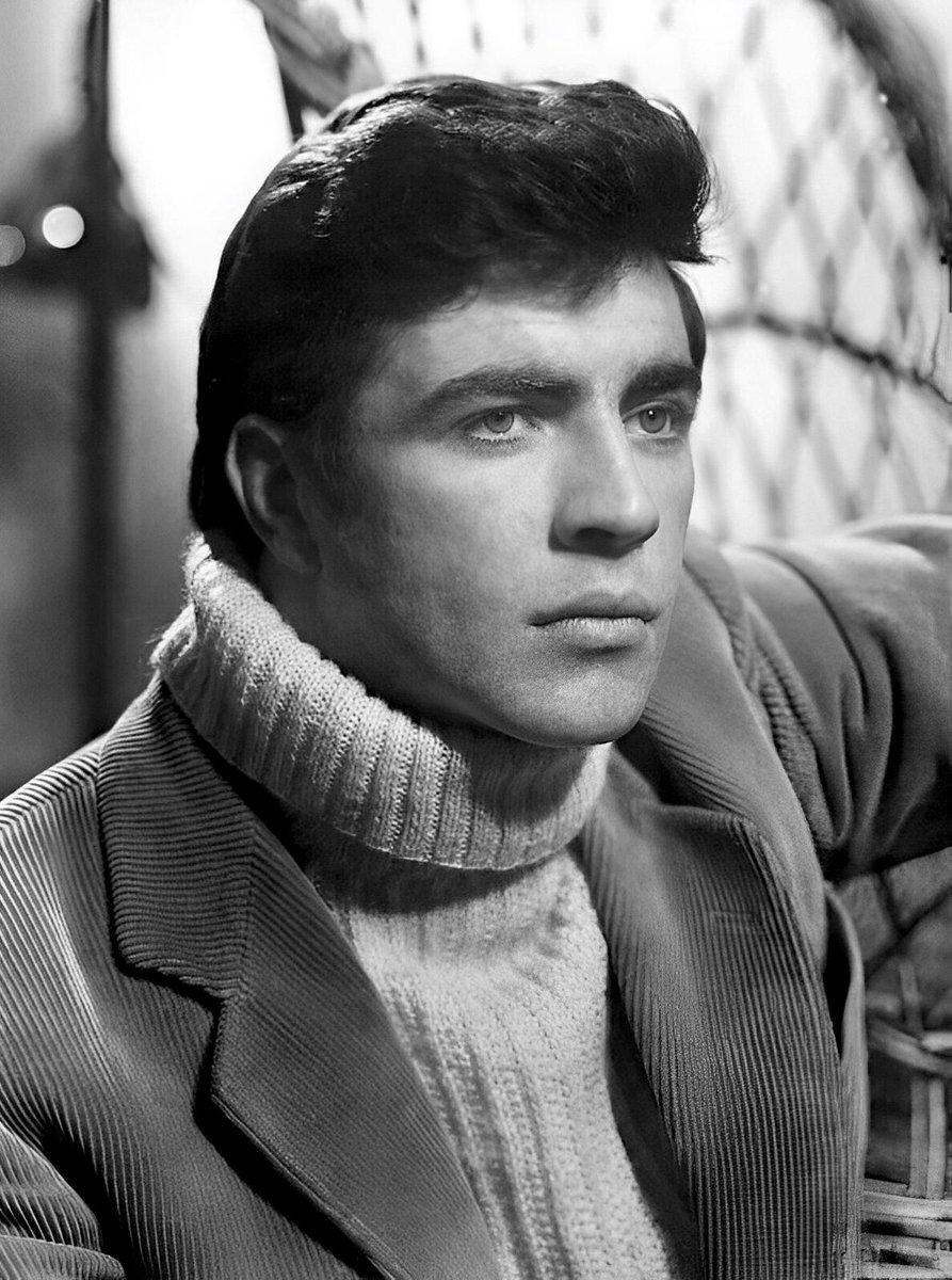 Remembering the late 🇬🇧British @RADA_London theatre, film and television actor Sir #AlanBates CBE (17 February 1934 – 27 December 2003) born #OnThisDay in Derby, England