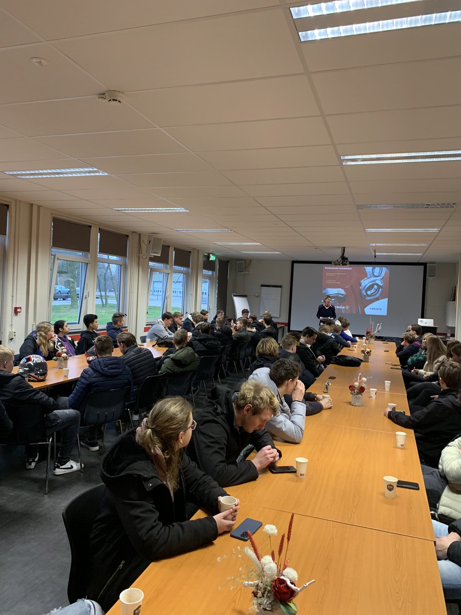 Volle bak vanuit <a href="/rocvantwente/">ROC van Twente</a> met studenten Bouwkunde en Smart Building op de <a href="/SafetyCampusVRT/">Twente Safety Campus</a> voor praktijkdag brand en brandveiligheid. Dat wordt een mooie dag!