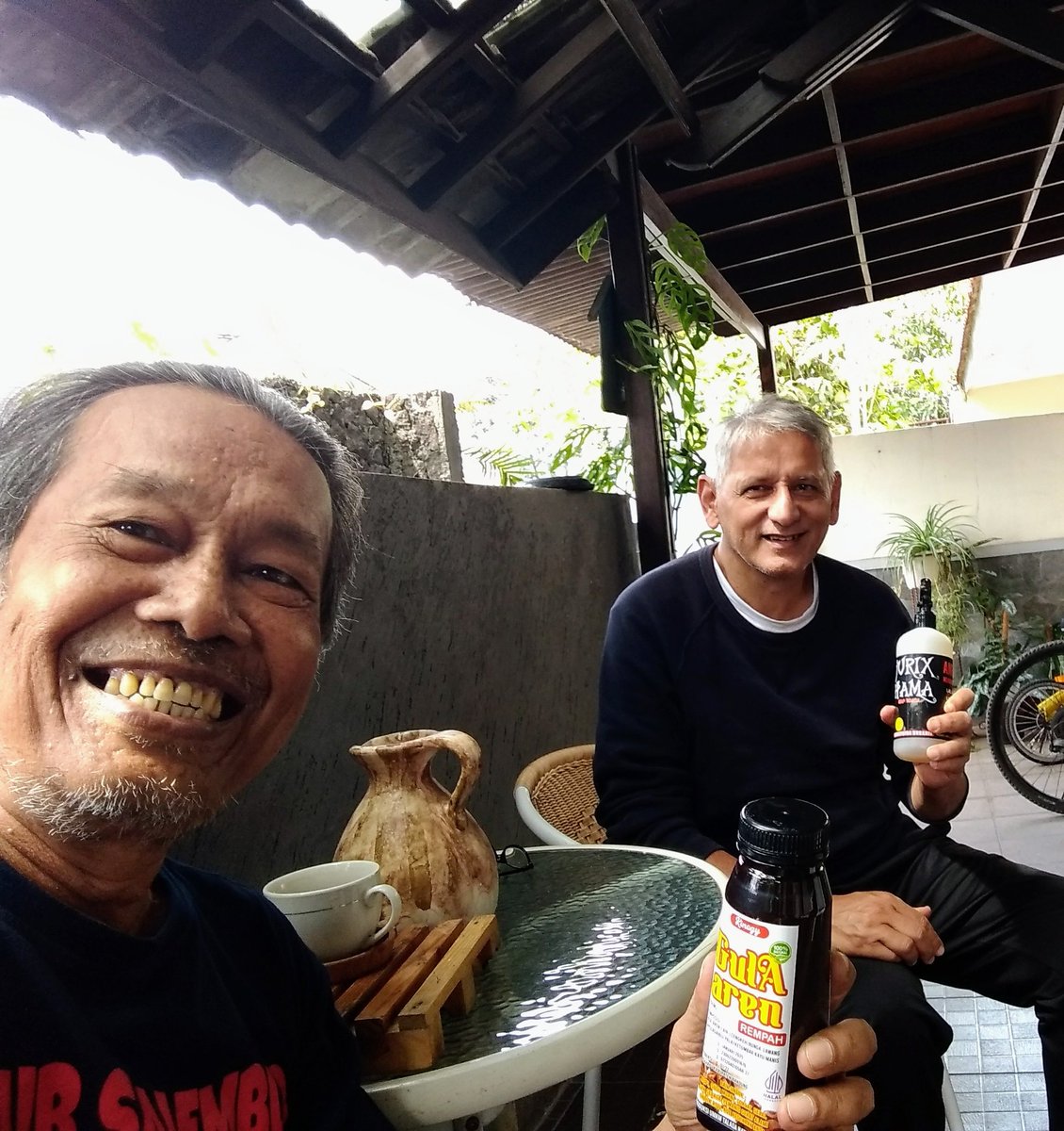 Ragam Hayati KUNCI Ketahan Pangan (@umkmtalaga) on Twitter photo Seperti Pucuk dicinta ulam Tiba 😍
Ketemuan dgn Kakak Pembina KOMUNITAS PANGAN SEHAT.
Anggotanya 1000 an...
Berharap 10 kg beras Organik saja per-bulan sudah sgt membantu kami 😍🙏
Asli Keturunan Hitler 😂
<a href="/4Y4NKZ/">C A S S A V A</a> <a href="/__AnakKolong/">| A K |</a> <a href="/Veelgeenoo/">Veelgeno</a> <a href="/ganjarpranowo/">Ganjar Pranowo</a>
<a href="/CahAngo45022699/">Cah Angon 🇮🇩</a> Seperti Pucuk dicinta ulam Tiba 😍
Ketemuan dgn Kakak Pembina KOMUNITAS PANGAN SEHAT.
Anggotanya 1000 an...
Berharap 10 kg beras Organik saja per-bulan sudah sgt membantu kami 😍🙏
Asli Keturunan Hitler 😂
<a href="/4Y4NKZ/">C A S S A V A</a> <a href="/__AnakKolong/">| A K |</a> <a href="/Veelgeenoo/">Veelgeno</a> <a href="/ganjarpranowo/">Ganjar Pranowo</a>
<a href="/CahAngo45022699/">Cah Angon 🇮🇩</a>
