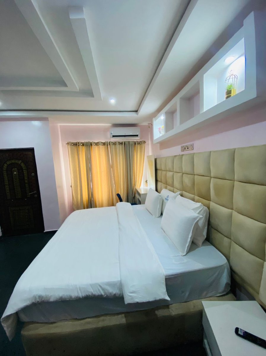 AcehostNg's tweet photo. 2 bedroom duplex serviced apartments at Akala express, Ibadan

Allow Parties✨
Facilities:
Bar
Dstv sub
Smart tvs
Lovely interiors
Swimming pool
24/7 power supply
Security and privacy 
Free breakfast and car wash

#shortletinibadan #servicedapartment #ibadan #vacationhomes https://t.co/cIkRYlo674