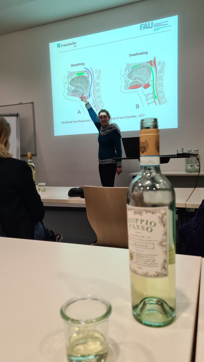 Building bridges between #AI, chemistry & the senses: @UniFAU hosted our latest project meeting, which included sessions on computer vision & 👃 @v_christlein @ZinniasMathen @prathmeshmadhu + a class @AndreaButtner about🍷 tasting strategies for maximum aroma. #smellheritage