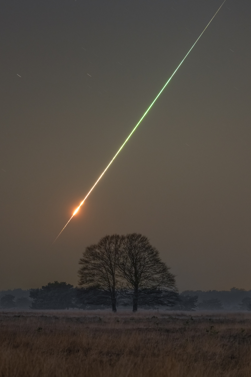 Richard_M_F's tweet photo. Astronomy Picture of the day #APOD 
https://t.co/OlnRu5hEHQ
A beautiful example of what can be achieved when skills combine. In this case the great skill by observer @sarneczky and by photographer Gijs de Rijke (https://t.co/DG3lyJ0qcu)
#2023CX1 #Sar2667 https://t.co/8rIpHgKf8L