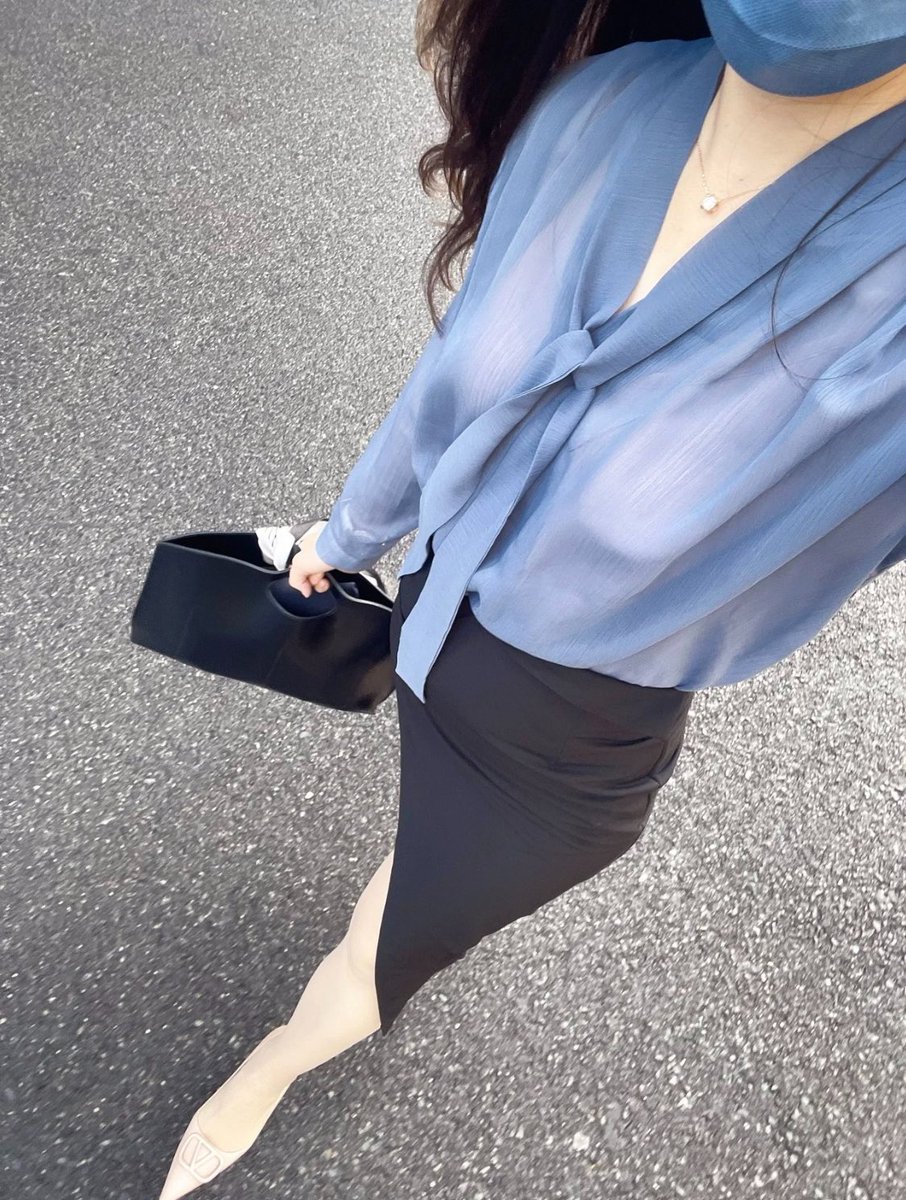 Bm552200's tweet photo. 给领导汇报工作，还得陪他去酒店被后入，本女人容易吗？😭要是他有持久力呢也还好吧，但他就那一分钟的时间就缴枪射了😤搞得人家不上不下的很难受，有持久力好一些的优质男可以私信我😘 https://t.co/puWmNHvL2M