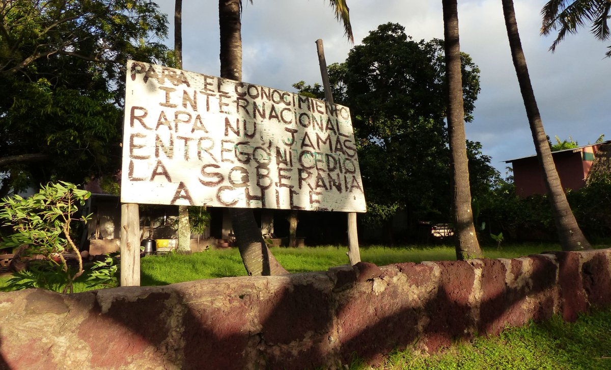 Nationalia's tweet photo. 🗿 Easter Island’s Rapa Nui people strive to save language from extinction

🏫 Only 1 in 10 children can now speak Rapa Nui. Immersion school nests are one of the last hopes for survival

Teachers, historians, and mayors talk to @MeritxellFr

https://t.co/0mqL50lNzN https://t.co/rqtgmB3j1T