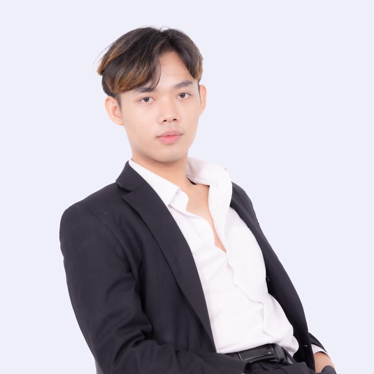 LAUNCHERFILM's tweet photo. NOW | Chainiwat  Pongkanjanagomon

Status : Co Producer LCF

Personal Profile
ถ้าเปรียบชีวิตเรากับอะไรบ้างอย่าง 
ขอเปรียบเทียบกับ " ทะเล"  เพราะมันพร้อมโอบอุ้มและหล่อเลี้ยงทุกชีวิตที่เขามา ไปพร้อม ๆ กับเรื่องราวและจังหวะของชีวิต

#LCF #LAUNCHERFILM #ลอนเชอร์ฟิล์ม #DEBUT https://t.co/yFLSukPjXn