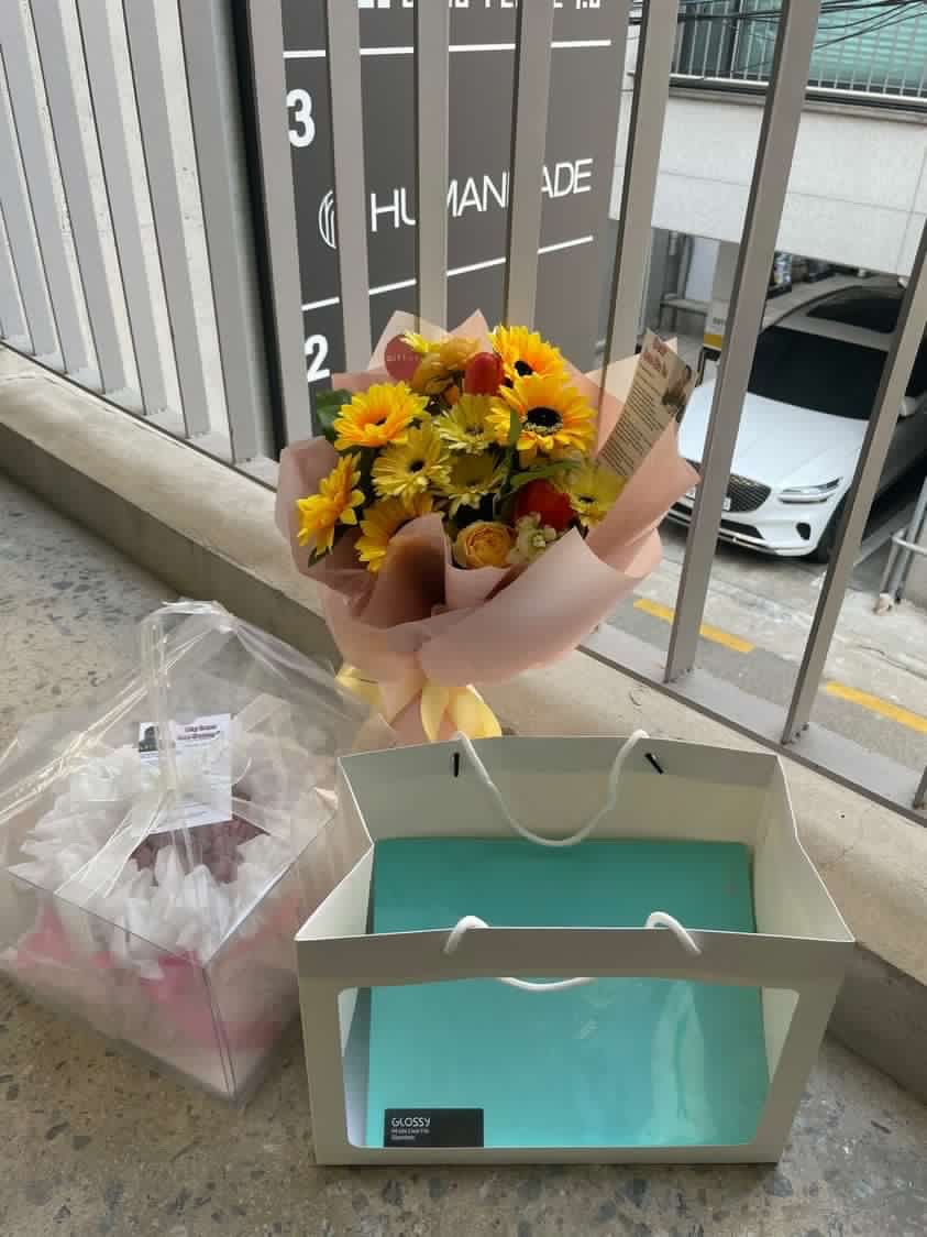 cuteleebee's tweet photo. And Sent ! I hope #LeeSeungGi #이승기 will be happy 🥰 https://t.co/02sBNd8mgw
