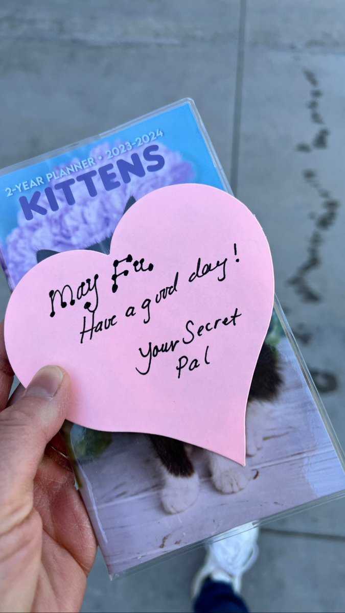 MsMayFu221's tweet photo. Shelyn staff enjoyed participating in Secret Pal event for Valentine’s Day. They also got spoiled by a treat cart that was delivered by @shelynsharks Mrs. Opatkiewicz and @TeacherMCrosby 💙@RowlandSchools #wearerusd #schoolpride #valentinesdayideas #rowlandschools #secretpal https://t.co/K0dQMoUKdQ