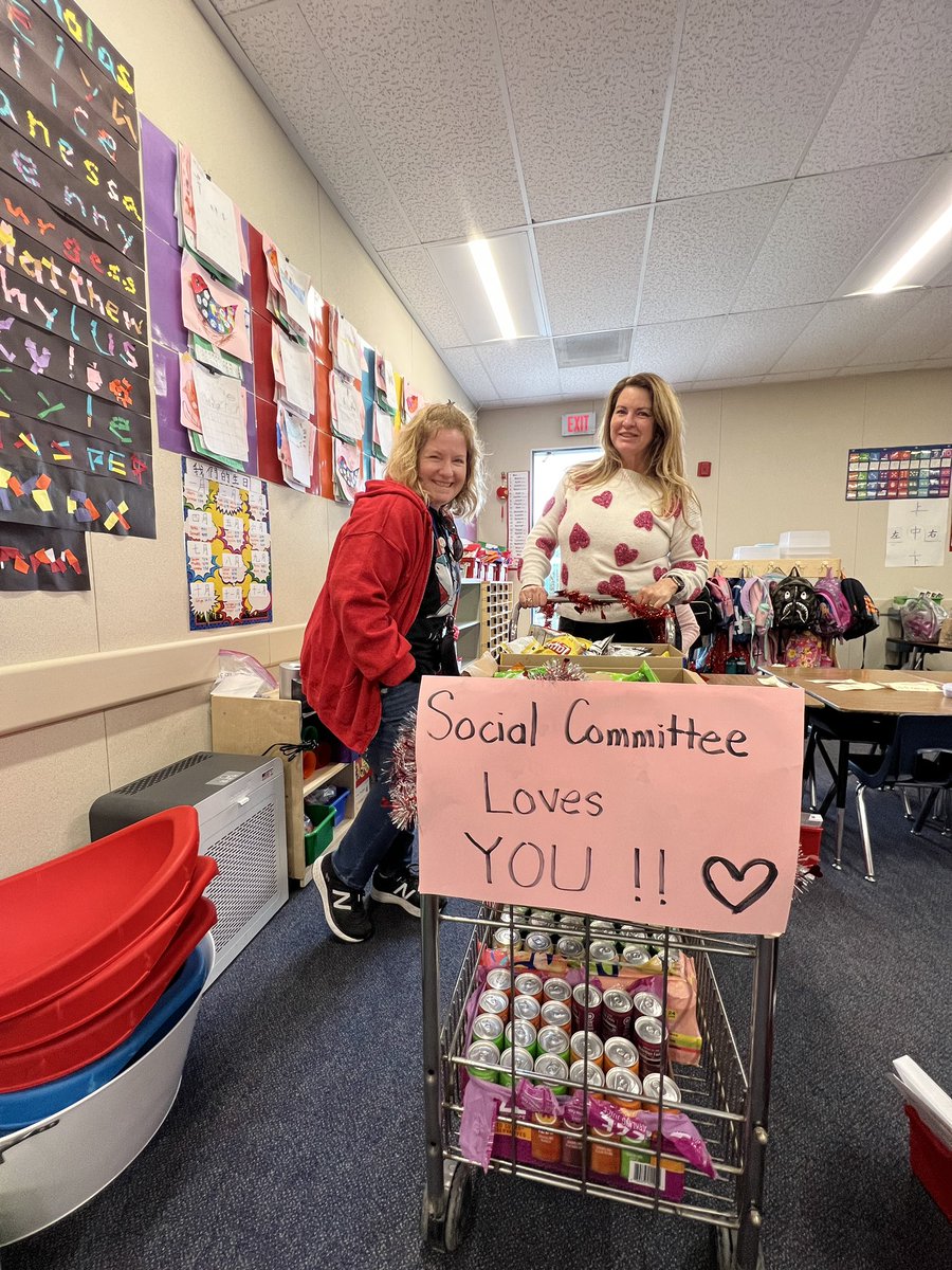 MsMayFu221's tweet photo. Shelyn staff enjoyed participating in Secret Pal event for Valentine’s Day. They also got spoiled by a treat cart that was delivered by @shelynsharks Mrs. Opatkiewicz and @TeacherMCrosby 💙@RowlandSchools #wearerusd #schoolpride #valentinesdayideas #rowlandschools #secretpal https://t.co/K0dQMoUKdQ
