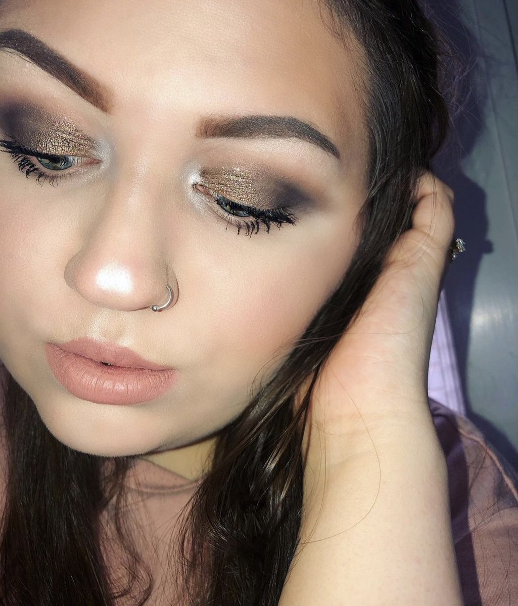janee_drader's tweet photo. Forgot I had this picture but I love my makeup so much. https://t.co/PcE4yHTsnY