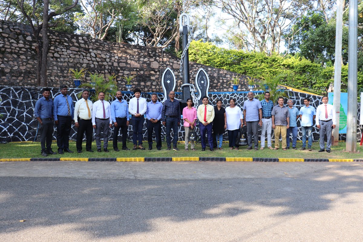ManojGu10100891's tweet photo. Pleasure to host 10 member delegation frm SLPA wth Ministry Officials led by AMD,Tech SLPA Susantha Abeysiriwardana at our  Trinco Oil farm.Discussing on prospective UTF development roadmap with product inputs feasibility, team impressed wth the vastness of developmental project https://t.co/rzDcozpusV