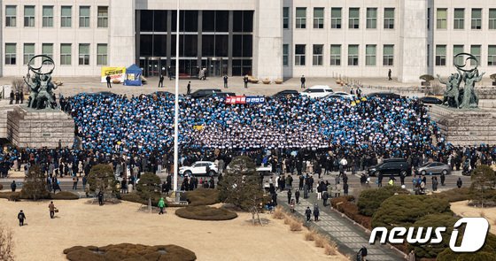 우왕 멀리서 보니까...