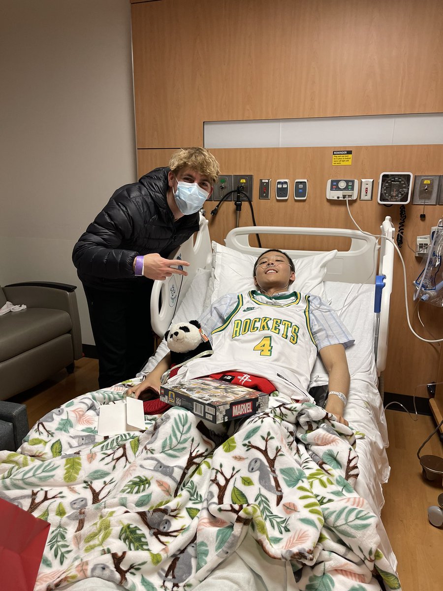 JuCanFoundation's tweet photo. We lost our #JuCan friend Hengyi (18) today after a long battle with Sarcoma. He came from China to be treated at MD Anderson Children’s Cancer Hospital. He was kindhearted and brought so much love and light to this world. Our prayers/love to his mother and family. 🙏🏻❤️ #JuCan https://t.co/sfGbzgJBaA