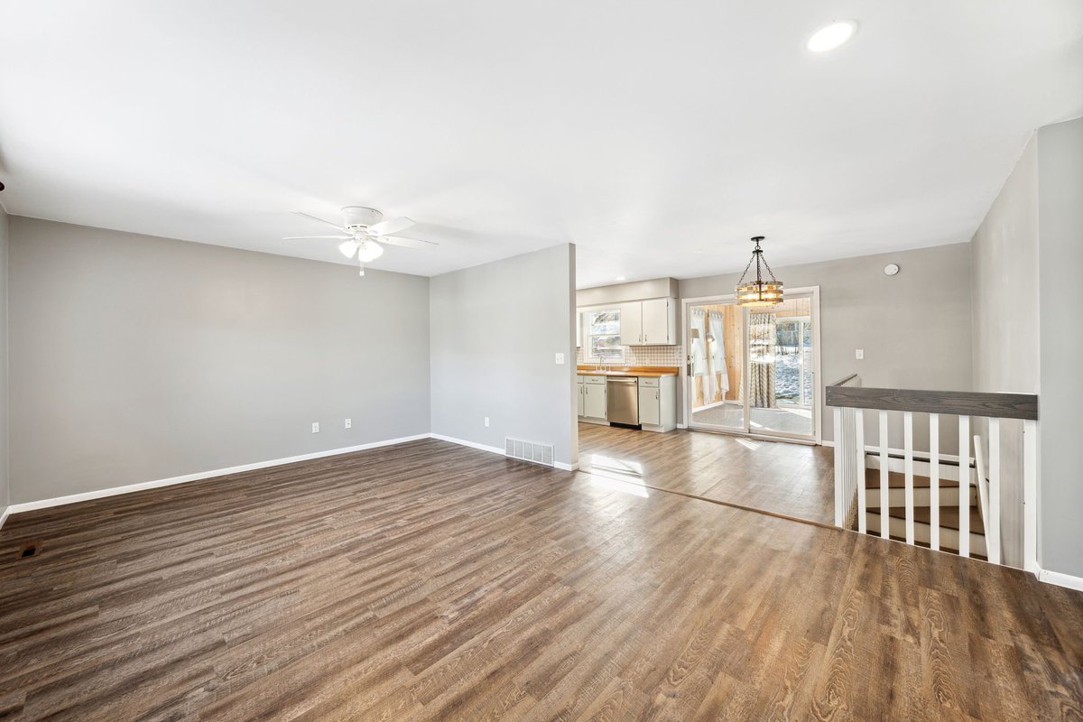 jakehuglen's tweet photo. Just Listed!
$279,900
   
📍4104 2nd Pl NW   
#RochesterMN 55901   

More info/photos: 
👉 https://t.co/KmE6IwlvcV
   
Call/text Jake 507.250.3792    
or Jessica 507.202.7259    
to set up a private showing! https://t.co/ePWcTc3Rue