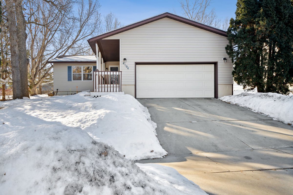 jakehuglen's tweet photo. Just Listed!
$279,900
   
📍4104 2nd Pl NW   
#RochesterMN 55901   

More info/photos: 
👉 https://t.co/KmE6IwlvcV
   
Call/text Jake 507.250.3792    
or Jessica 507.202.7259    
to set up a private showing! https://t.co/ePWcTc3Rue