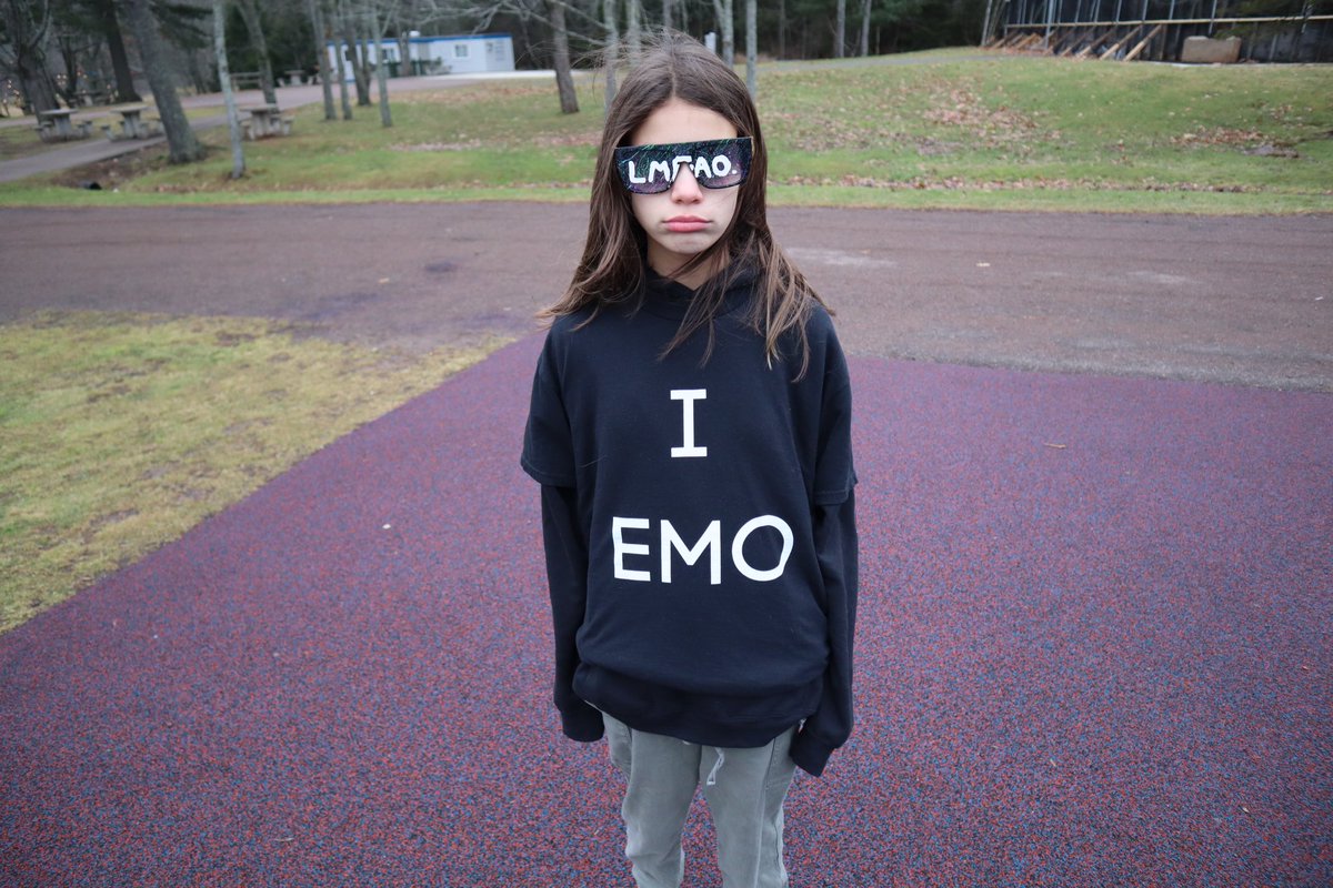 Nat🪩|| twitch.tv/natisntfunny tweet media