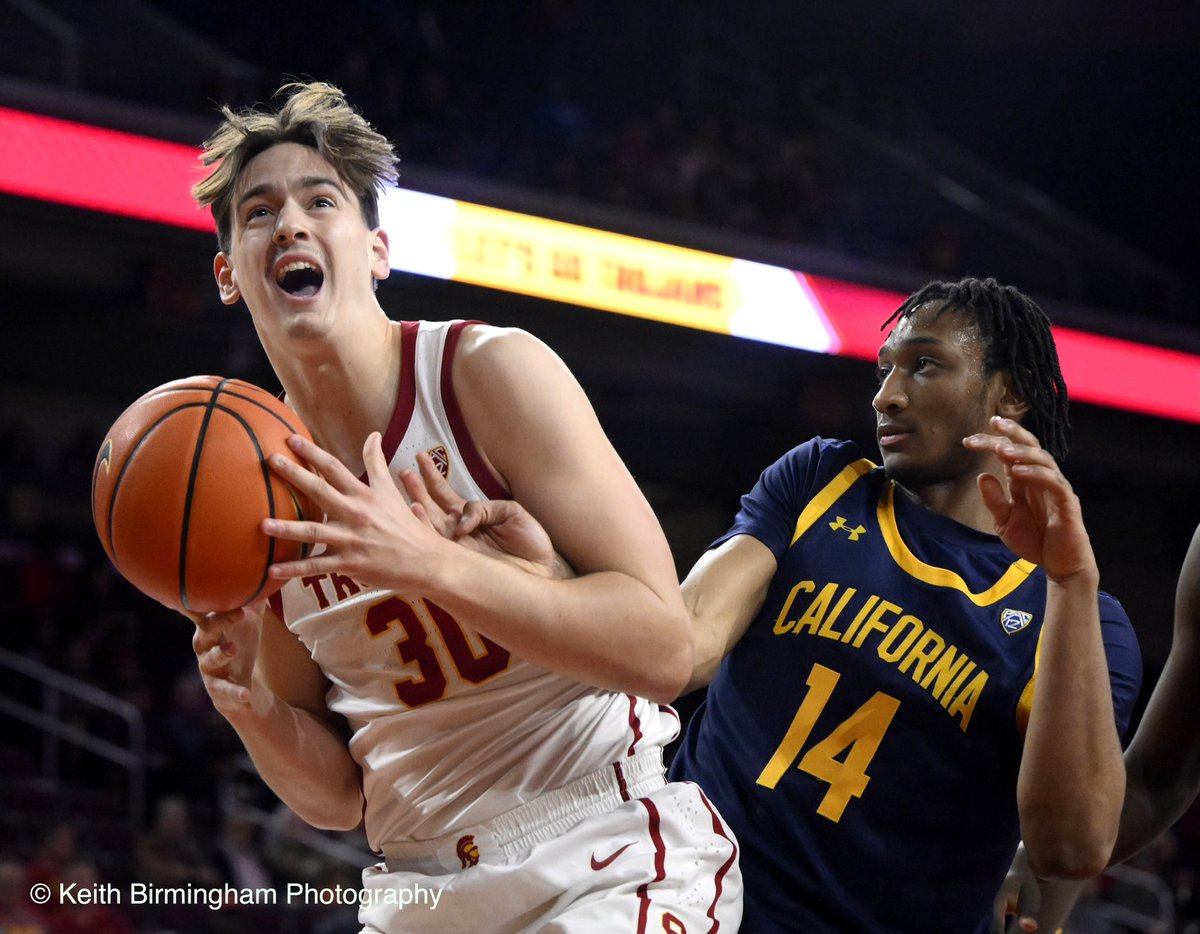 photowkb's tweet image. USC Trojans takes on California Golden Bears during a Men’s NCAA basketball game at the Galen Center in Los Angeles. @pac12 #pac12 @USC_Hoops @USC_Athletics #USC #calbears #basketball @InsideSoCalSpts @AdamGrosbard