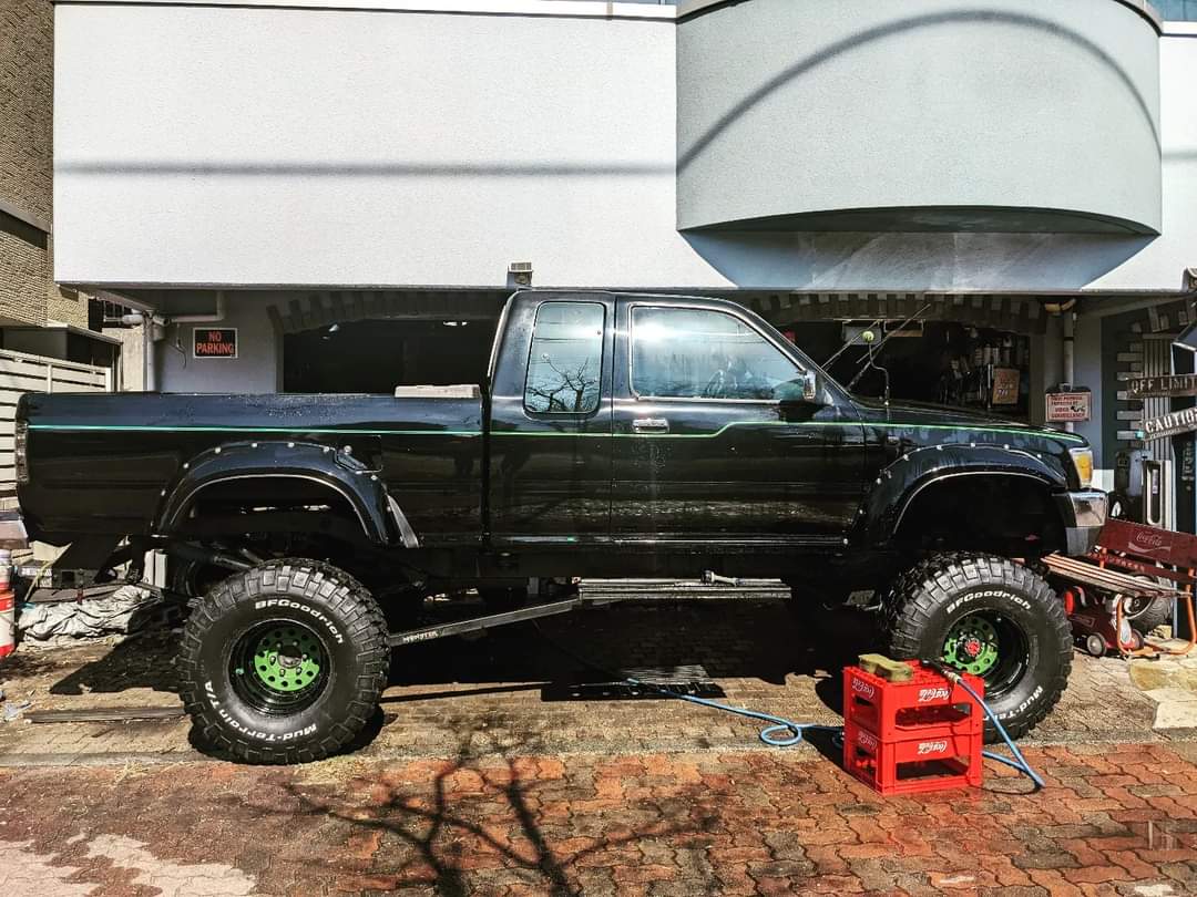 KAMIKAZE_SPEED's tweet photo. 朝早起きして
久しぶりにお買い物車屋さんを洗車したの図

#ustoyota #sr5 #4runnerpickup #rig #北米TOYOTA https://t.co/mhlMiqjieH