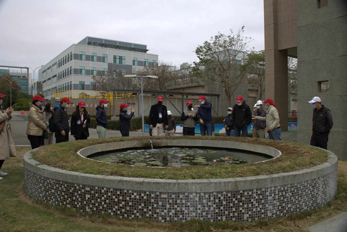 The Prato delegates continued their study visit at the Tzu Chi Foundation and DAAI Technology, where they recycle PET bottles into clothes, blankets, bags, and more. At the Central Taiwan Science Park, they saw  how Taichung's industrial wastewater management works.
