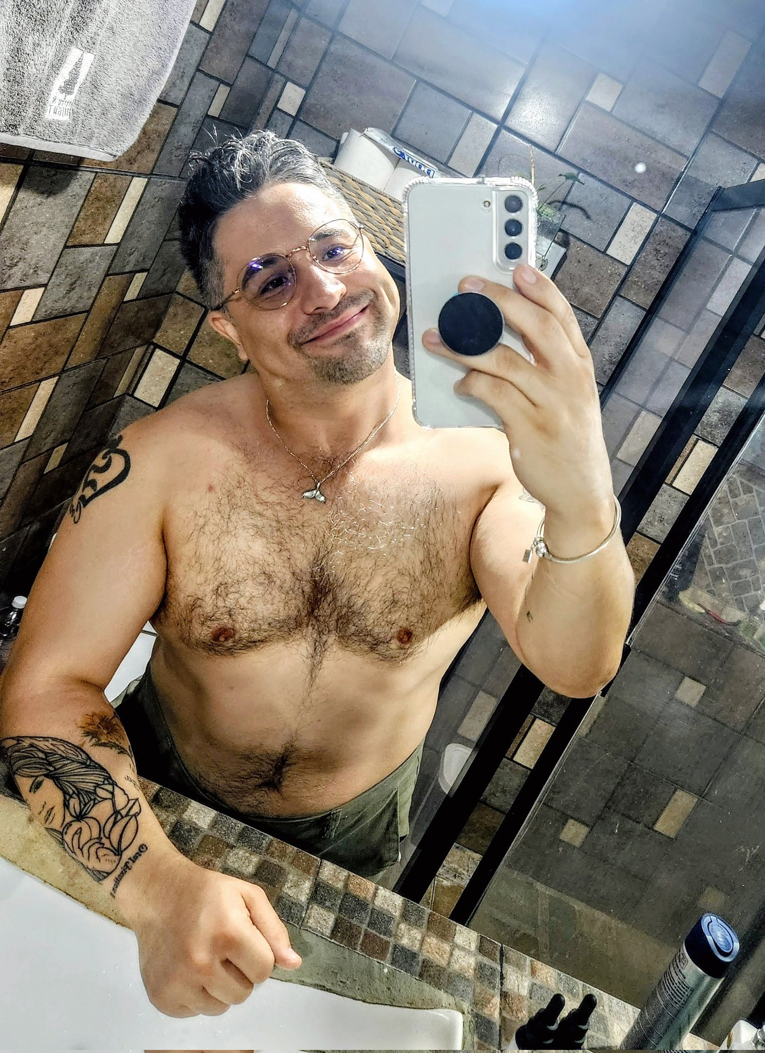 SDT on Twitter: "Justifico mi gordura diciendo que estoy en volumen! digan la neta, les gustan anchitos? https://t.co/s646hLAItM" / Twitter