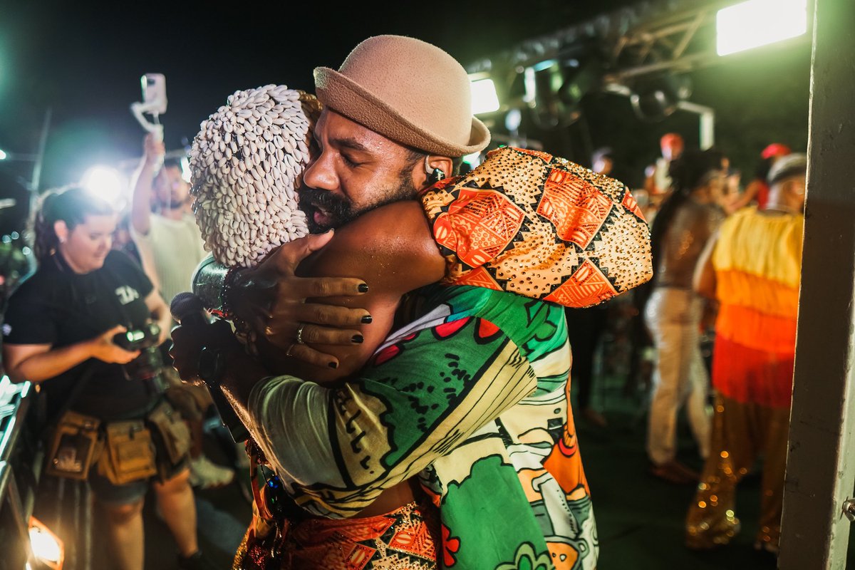 carlinhosbrown's tweet photo. E essa foi a nossa FoliASSA! 💛🥳
Começamos o Carnaval de 2023 com muita alegria, amor, energia, música e @devassa.
Foi lindo demais, @iza, @marciashortoficial, @musicnessa, @jeffmoraesmusic e @russopassapusso
#FoliASSA #BebaComModeração #Publicidade https://t.co/eWY7CzGuia