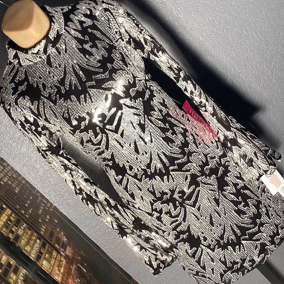 nwhis0510's tweet photo. So good I had to share! Check out all the items I'm loving on @Poshmarkapp #poshmark #fashion #style #shopmycloset #betsyadam #ashro #disney: https://t.co/0IX16JNnw0 https://t.co/b6B5ViWEEI