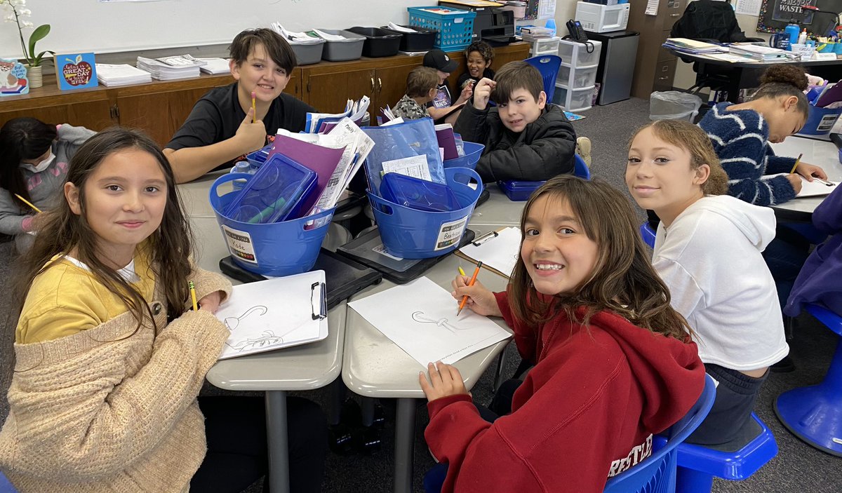 JaaGlaser's tweet photo. Sharing love &amp; kindness with our 4th/5th grade Kindness Week buddies @FlyingHillsFAME !❤️I love seeing happy kids in healthy relationships!😊@FHSAPerkinsAP @mkuhfal8 @JoMedinaAlegria @davidmiyashiro @CajonValleyUSD https://t.co/EocIABmNlh