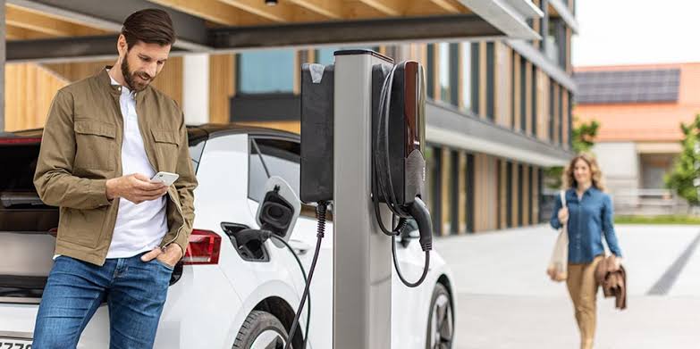 PackoHorta's tweet image. En #Webasto van a abrir la cartera para invertir nuevamente en  #Guanajuato ahora en electromovilidad.

En 2019, anunciaron su 2da. planta en Irapuato, 3 veces + grande que la 1era. Con una inversión de 28MDD y + de 460 empleos.

Son una de las 100 + grandes Tier1 mundial.