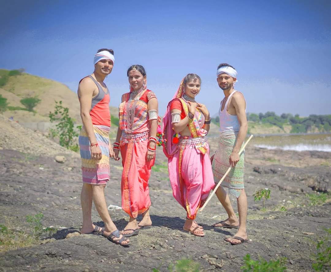 आदिवासी समुदाय आदि-अनादि काल से जल, जंगल और जमीन की रक्षा करते हुए आए हैं, उसे पूजते हुए आए हैं, आदिवासी समुदाय की संस्कृति की अद्भुत विरासत का एक हिस्सा हैं। मानवता के लिए प्रकृति ही जीवन जीने का ज़रिया है, प्रकृति व पर्यावरण को हमें बचाना हैं। #आदिवासी <a href="/TribalArmy/">Tribal Army</a>