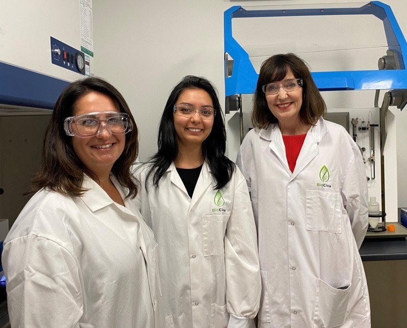 Another big day in SA - <a href="/Jo_Close_/">Jo Close</a> w/ SA’s Deputy Premier Susan Close &amp; PhD student Thebata Muta touring the labs <a href="/BioCinaCDMO/">BioCina</a> for the launch of the Biomanufacturing industry doctoral training centre pHD+ program which is being led by MTPConnect’s Adelaide Intermediary Program.