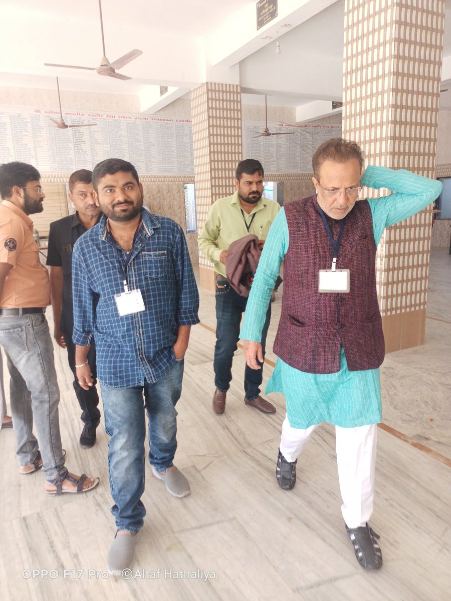 AltafHathaliya's tweet photo. જેનો પડછાયો બનીને હાલવામાં પણ ગર્વ અનુભવ થાઈ એવા પોરબંદર ધરતીના અનમોલ રતન અને સ્વચ્છછબી અને લોકસેવક તરીકે ઓળખાતા જ્ઞાતિનું ગોરવ વધારતા હંમેશા સત્યના સથવારે ચાલતા મારા આદર્શ પોરબંદરના ધારાસભ્યશ્રી  @arjunmodhwadia સાહેબને જન્મદિવસ ની ખૂબ સારી શુભેચ્છાઓ https://t.co/4QLBtQv5yS