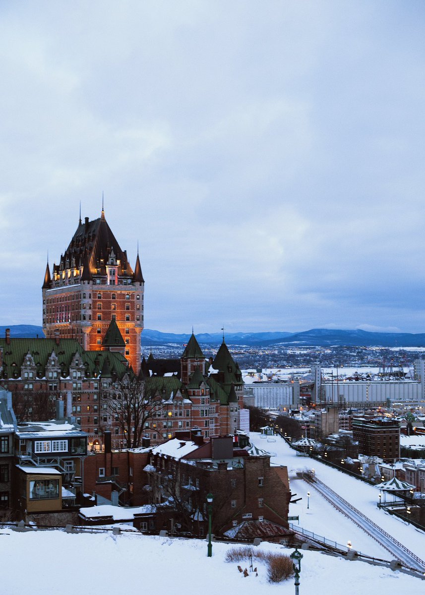 caughtfeelix's tweet photo. 6AM walk up to Old Quebec on monday 😌✨ https://t.co/m9HzXffIyl