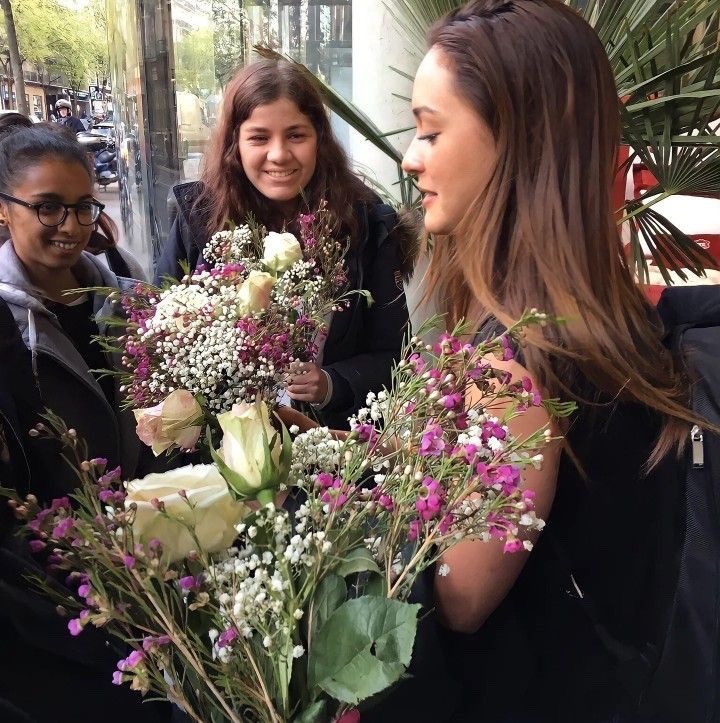 Thanks for these gorgeous flowers if even I cannot see them! 

(Not her model)
