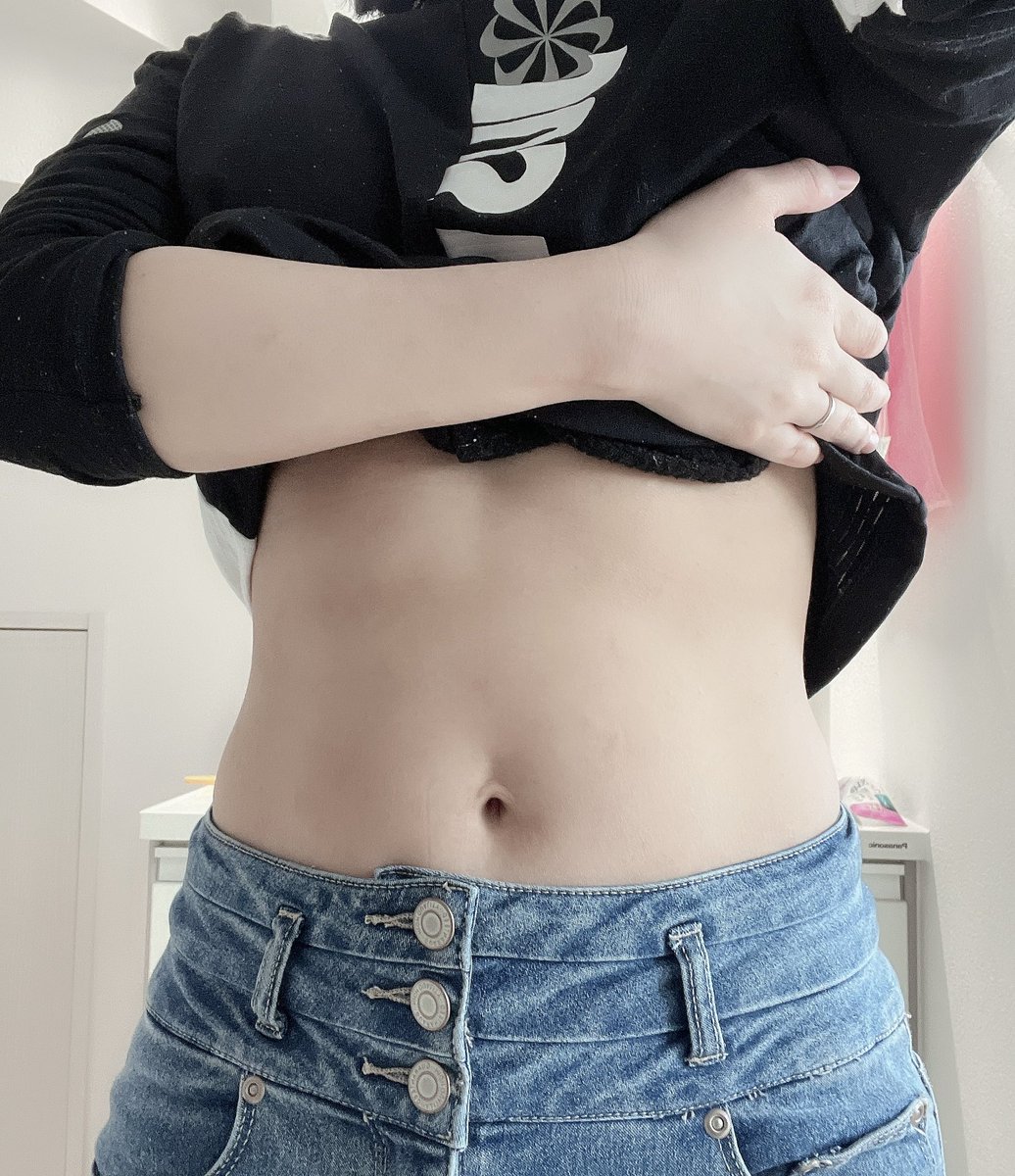 Fg9L8's tweet photo. 色々あってしばらく筋トレサボってた…
産後3ヶ月になったので筋トレ再開します💪🔥
現在のお腹…寸胴笑
とりあえずでべそになってたの引っ込んで安心した😂

#筋トレ #ダイエット #産後 https://t.co/3I84Jw6kvC