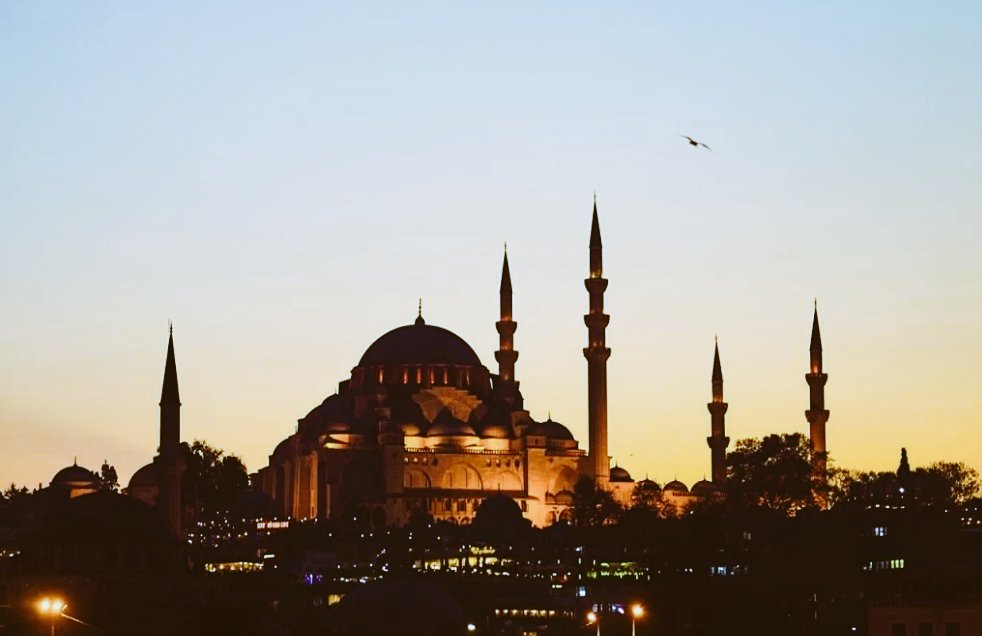 İki güzel günü birleştiren Rabbime hamdolsun.
Hayırlı kandiller, hayırlı cumalar 🤲
#MiracKandili