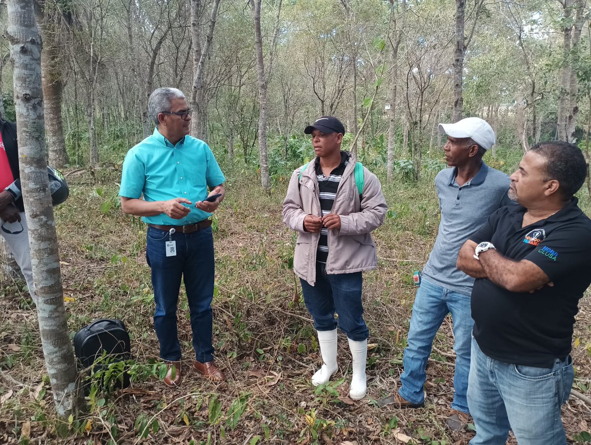 RdProgana's tweet photo. Conversatorios con Sony Nin, 2do vicepresidente Segmento Microcrédito; y Henry Almánzar, gerente Segmento PYMES del @BancoBHD  para ganaderos de Hato Mayor y El Seibo.
Con miras al diseño de financiamientos y acompañamientos de acuerdo con sus necesidades. #ganaderiadominicana. https://t.co/kIqbRoKiGZ