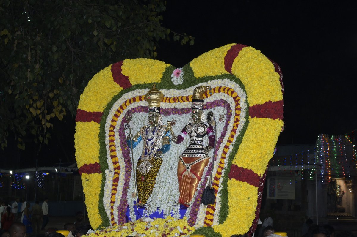 sbmsdevasthanam's tweet photo. Pushpa Pallaki Seva
#srisailamahakshetram  #mahashivratri2023 #shivratri2023 #shivratri #worshipfromhome #mallikarjuna #mallikarjunaswamy #bhramarambadevi #shivaparvati #srisailamtemple #srisailamonline #srisailam #jyotirling #shakthipeetam #shiva #12jyotirling #18shaktipeethas https://t.co/fABKkH01g5