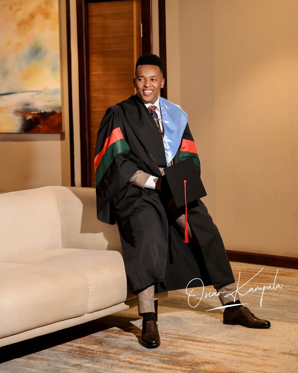 Oscarkampala's tweet image. Thankyou God  for Graduating me in all Aspects of Life 

❤️🥹 Makerere was a Turn around for me thanks to Everyone that Has Pushed prayed and Supported Me  God bless you sometimes it feels Unreal Thankyou God 

#Classof2019 #Mak73rdGrad