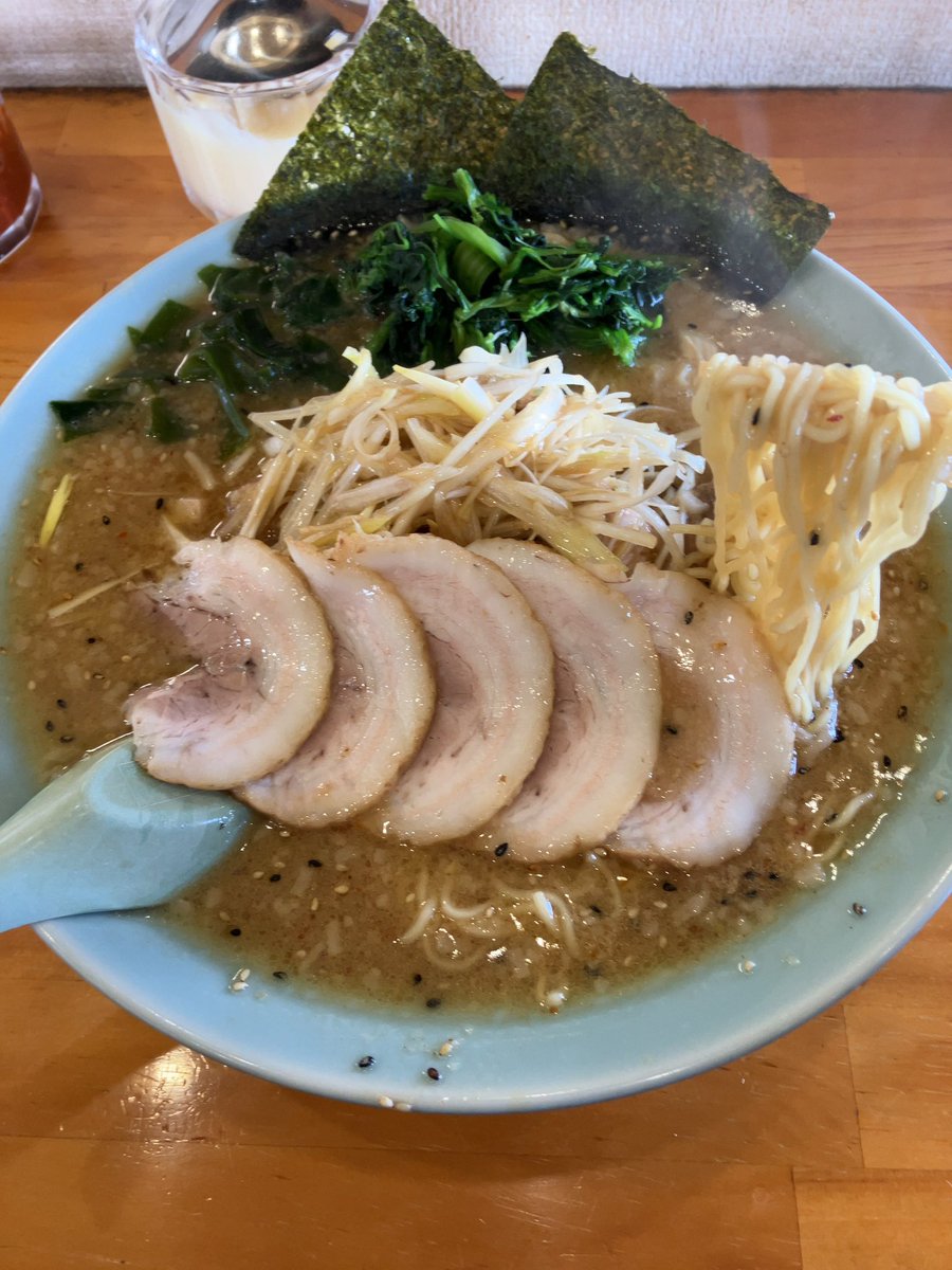 (￣･ω･￣)
ラーメンうまうま馬🐴美🤙🏼💞
どうやら火曜金曜と高確で食べに来ることになりそうだ🍜
味噌の方がタイプだなぁ(´∇｀)
1杯じゃたりましぇ～ん🐷
 #ラメテロ  #ラーショ  #足利50号  #後楽園遊園地でボクと握手