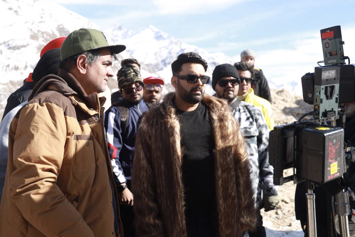 BollywoodMDB's tweet photo. 'Kapil Sharma shot for ALONE despite falling sick in the extreme cold weather,' reveals DirectorGifty

#kapilsharma #alone #directorgifty #tkss #thekapilsharmashow #gururandhawa #YogitaBihani #kapilsharmafans #musicvideo #trending https://t.co/VKNalUo6KE