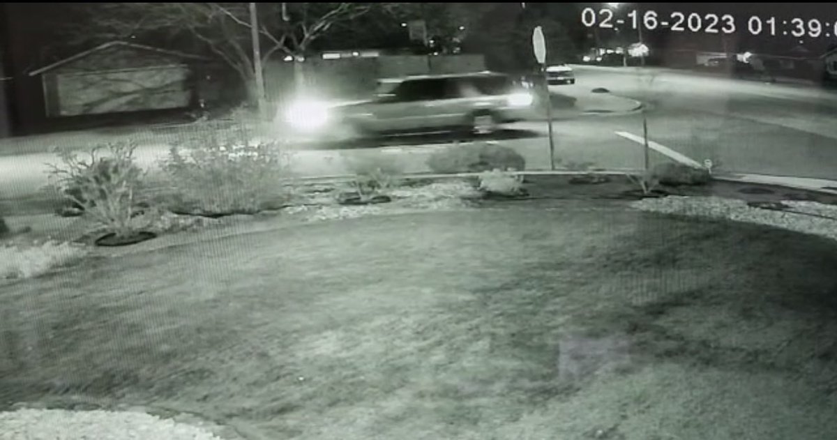 Zalky_Boy's tweet photo. This car totaled mine last night. I believe it’s a Lincoln Navigator, silver 2005-2006. If you see one with a messed up front please mark the license plate and send it my way. PLEASE retweet, this happened off Kooser and Gatewood in San Jose #hitandrun #SanJose https://t.co/4dFtfXNzfo