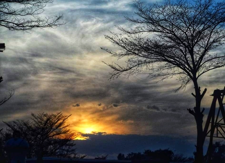 Raomu's tweet photo. Beautiful sunset at Lahore https://t.co/ZQWe7pshDM