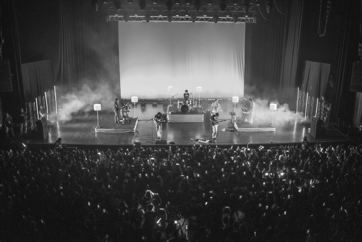 wallowsmusic's tweet photo. from our first ever Asian show in Manila the other night… what a welcome it was. Singapore night 1 tonight. https://t.co/PLddeVd4AL