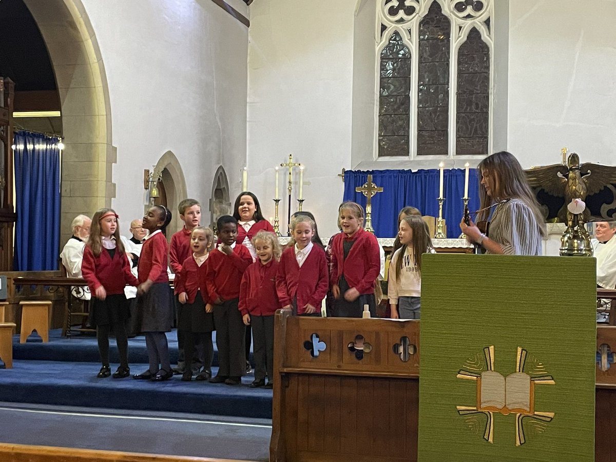 CwmclydachPri's tweet photo. Ardderchog to our choir on another outstanding performance! Da iawn and Diolch to Miss Gregory for all her hard work.

It was a pleasure to join St Thomas’ Church in making history as we welcomed the new Reverend to Clydach Vale. Pob lwc a croeso Reverend Sarah. https://t.co/sUOuJoTpfu