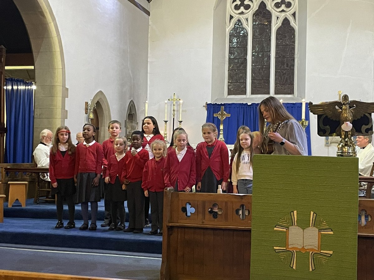CwmclydachPri's tweet photo. Ardderchog to our choir on another outstanding performance! Da iawn and Diolch to Miss Gregory for all her hard work.

It was a pleasure to join St Thomas’ Church in making history as we welcomed the new Reverend to Clydach Vale. Pob lwc a croeso Reverend Sarah. https://t.co/sUOuJoTpfu