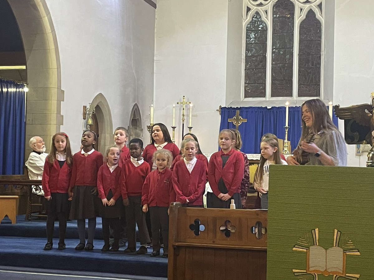 CwmclydachPri's tweet photo. Ardderchog to our choir on another outstanding performance! Da iawn and Diolch to Miss Gregory for all her hard work.

It was a pleasure to join St Thomas’ Church in making history as we welcomed the new Reverend to Clydach Vale. Pob lwc a croeso Reverend Sarah. https://t.co/sUOuJoTpfu