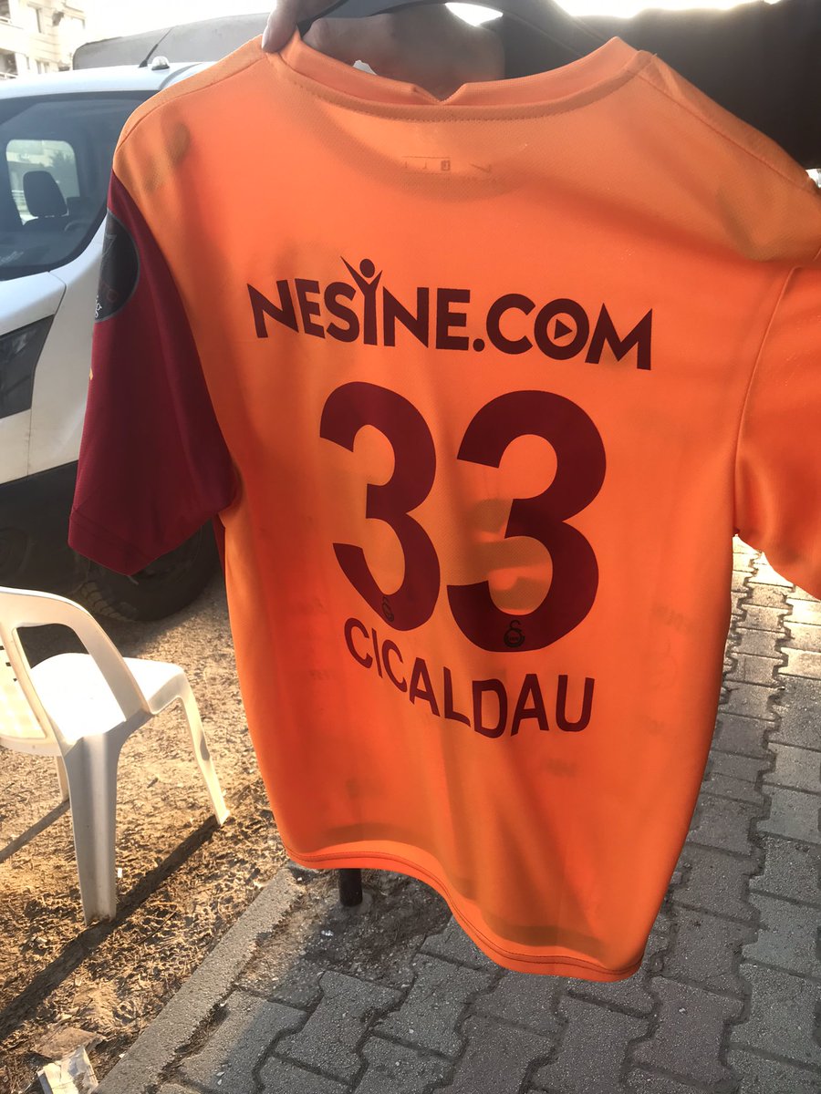 Galatasaray’ın geçen seneki Fatih Terim ve tüm takım imzalı orijinal Cicaldau formasını depremzedelere destek olmak için açık arttırma ile satıyorum. Gelecek teklif ve AFAD’a yatıracağım tutarın dekontunu buradan paylaşacağım. Lütfen rt yapınız. 
#Antakya
