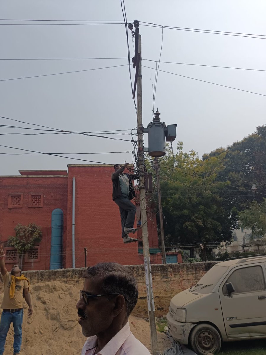 vikasdubey77777's tweet photo. Disconnection And Camp EDD 2 VARANASI SUBSTATION MANDUADIH 
@EDDIIVNS @puvvnlvaranasi @baghel_shesh @PuVVNLHQ https://t.co/RVjvcccgwf