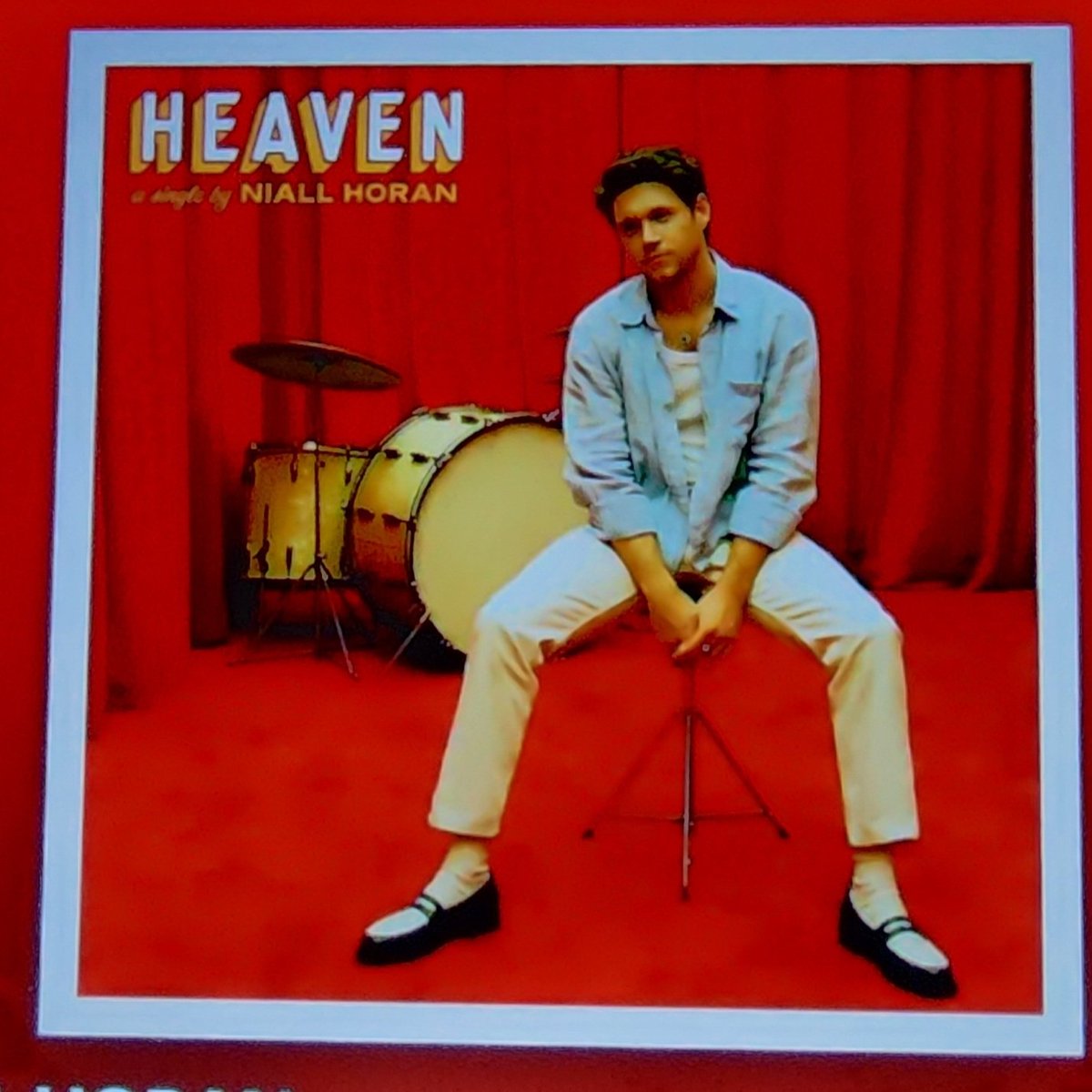 DesigningDebra's tweet photo. love Niall Horan's music but he just released his heavily promoted new song "Heaven" and the intronsounds ALOT like Harry Styles intro to "Grapejuice"  What is going on Niall?

#niallhoran #harrystyles #heaven  #Grapejuice #theshow #harryshouse #whstdoyouthink #lovers #harries https://t.co/1SaXB3YfMr